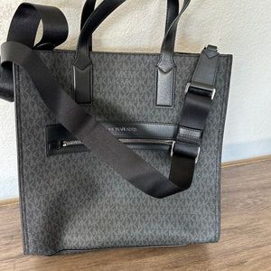 Like New! Michael Kors Crossbody bag